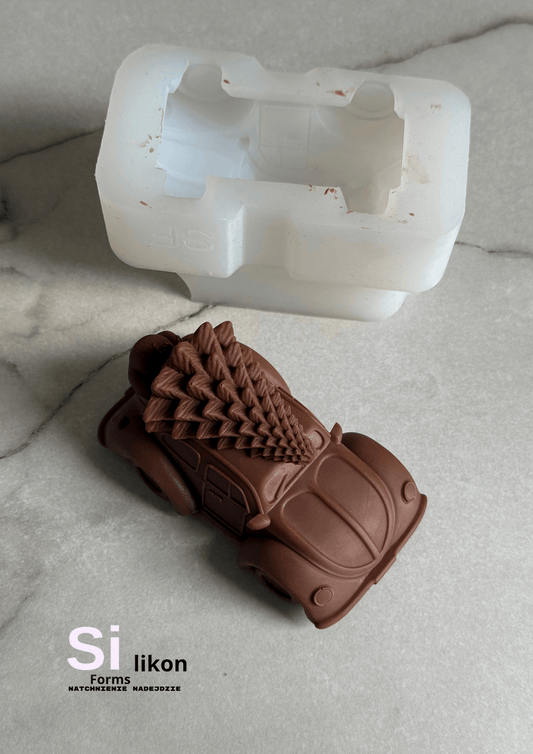 Samochód z choinką