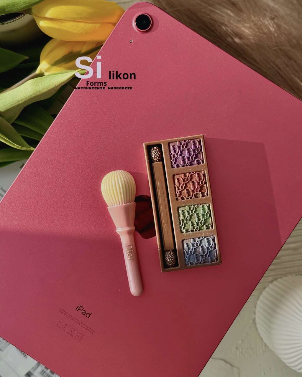 Paleta cieni i pędzel