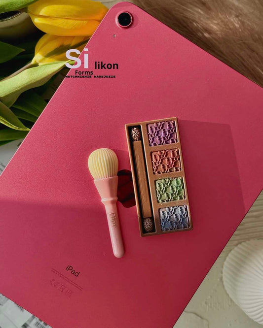 Paleta cieni i pędzel